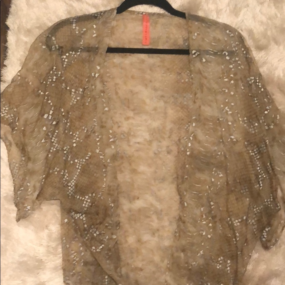 Eight six sheer snake  top